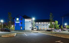 Holiday Inn Express Antrim 3*